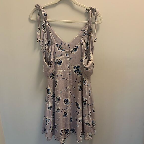Astr size small cold shoulder dress - Picture 4 of 5